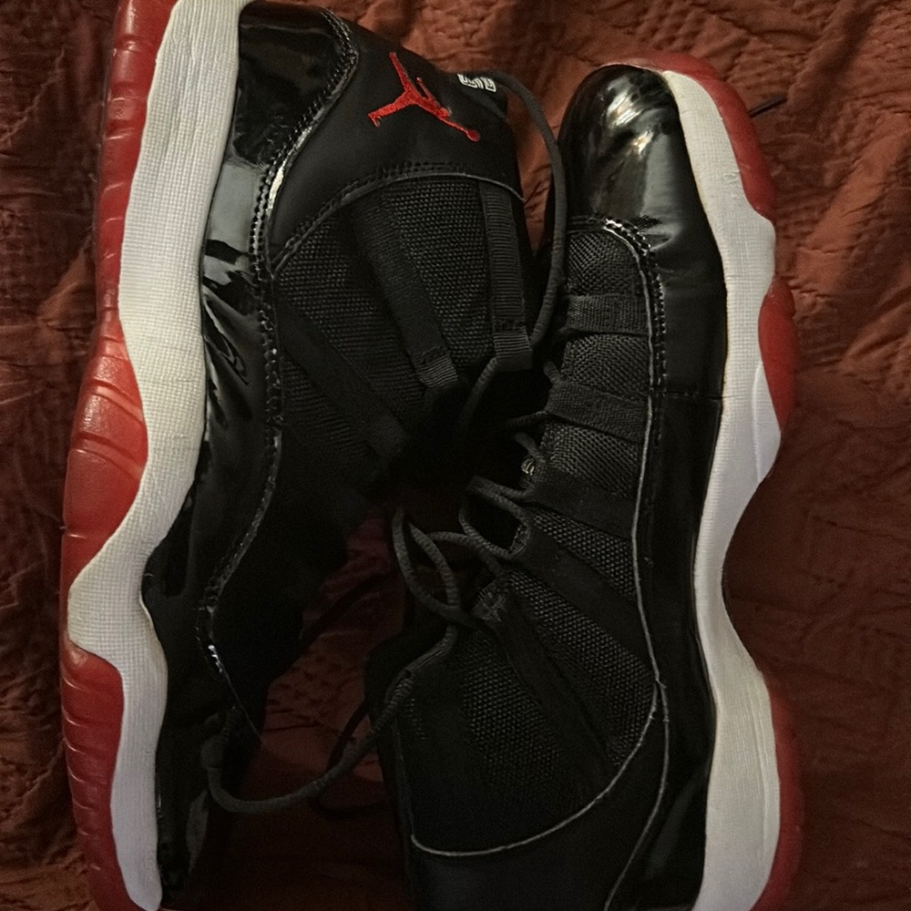 Air Jordan 11 retro men’s size 11 Bred Jumpman 2012 varsity red sneaker shoe